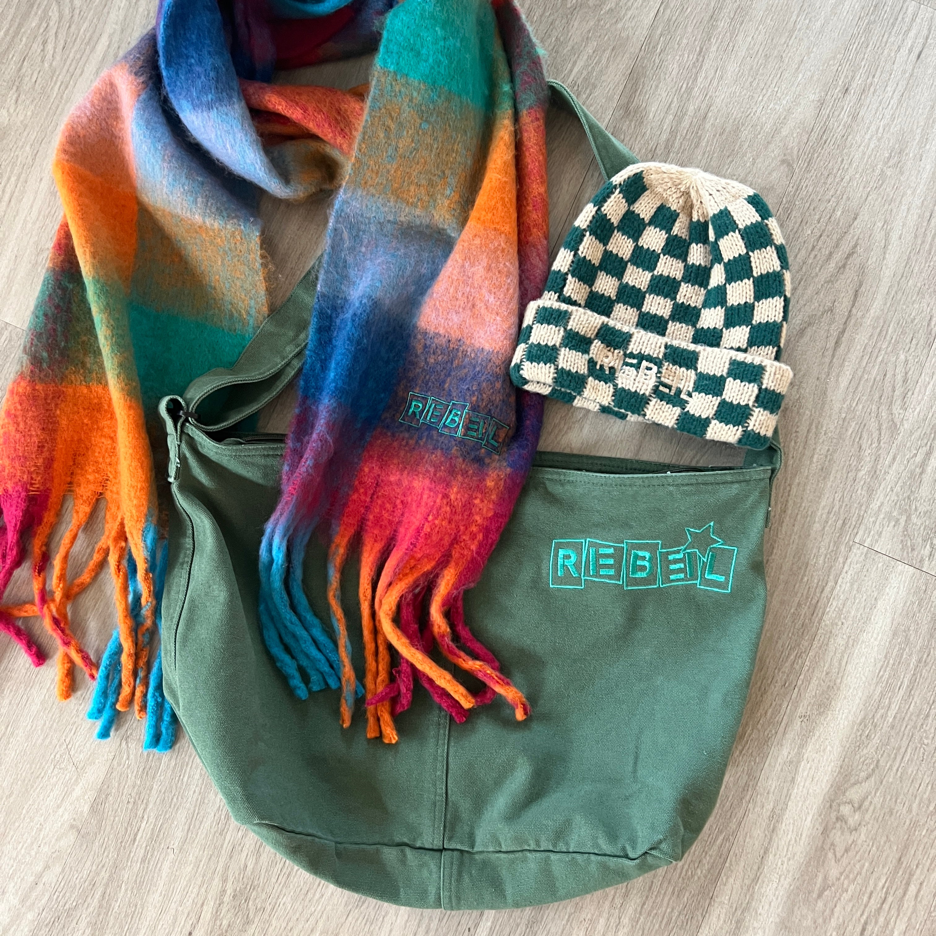 Throw-it-back Scarf – Jewel Block