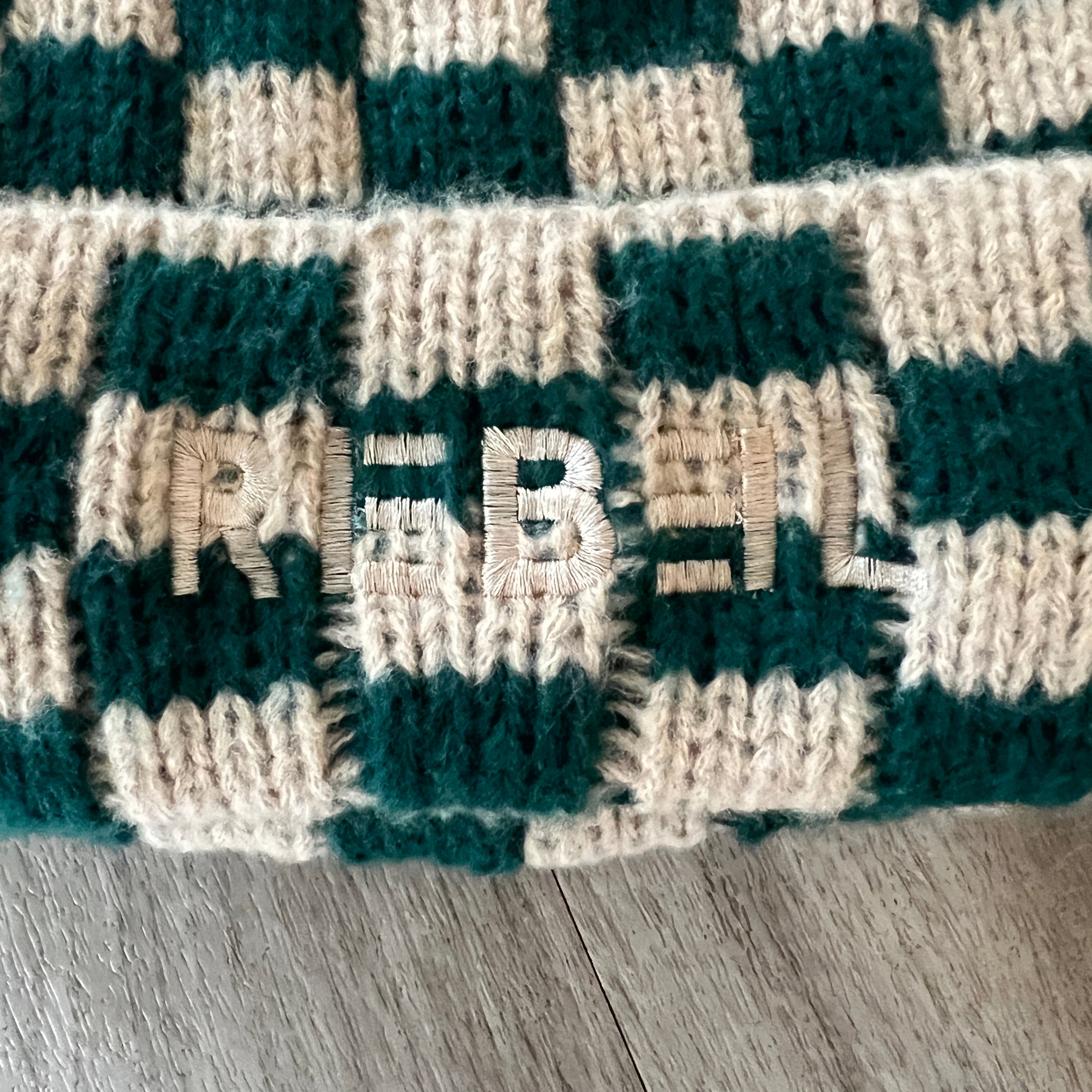 The Checkmate Beanie – Earthstone Check
