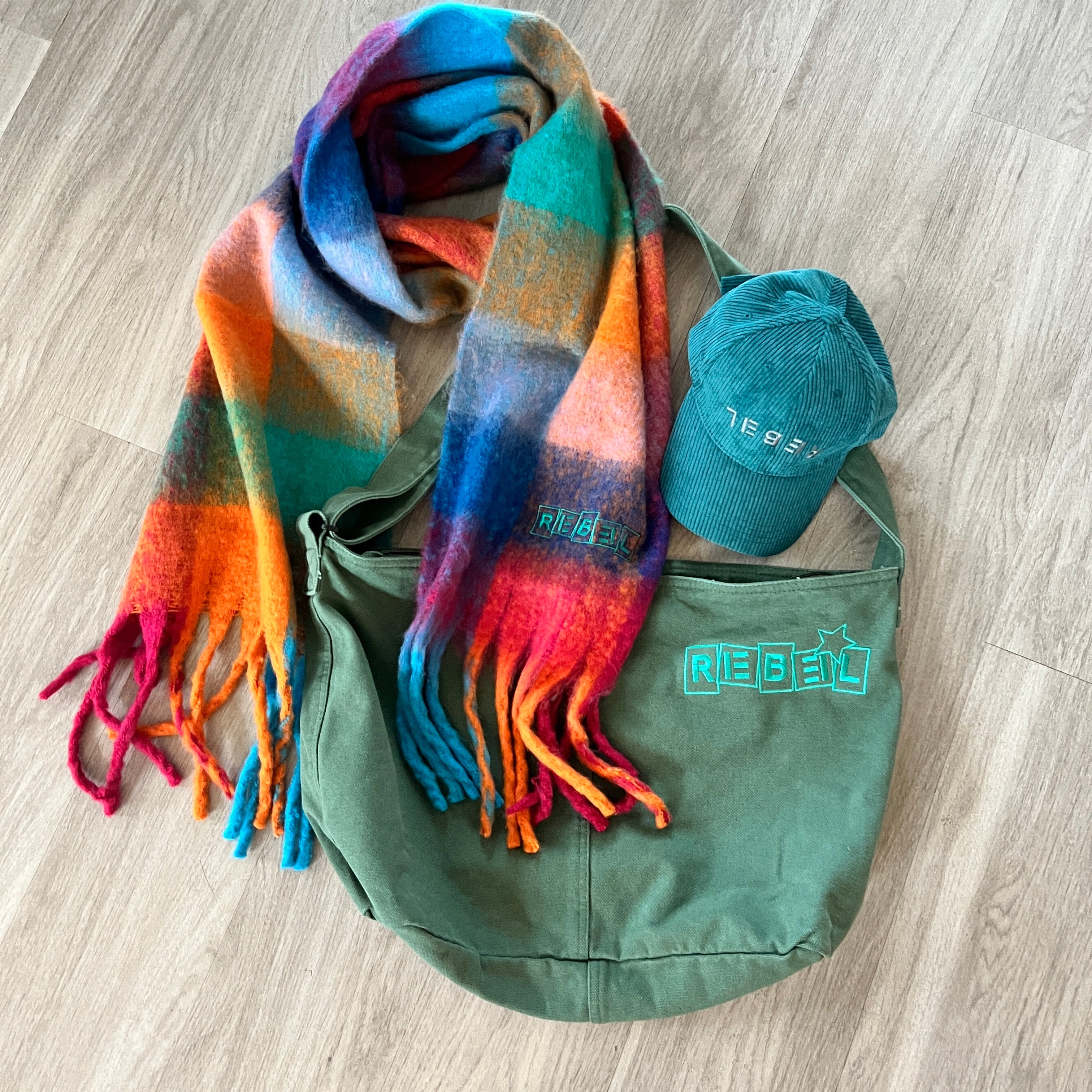 Throw-it-back Scarf – Jewel Block